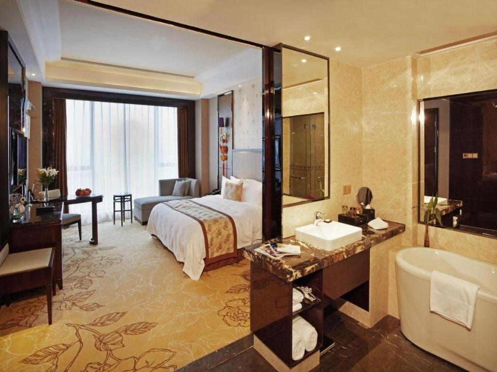 Eurasia Convention International Hotel Wuhan Exterior foto